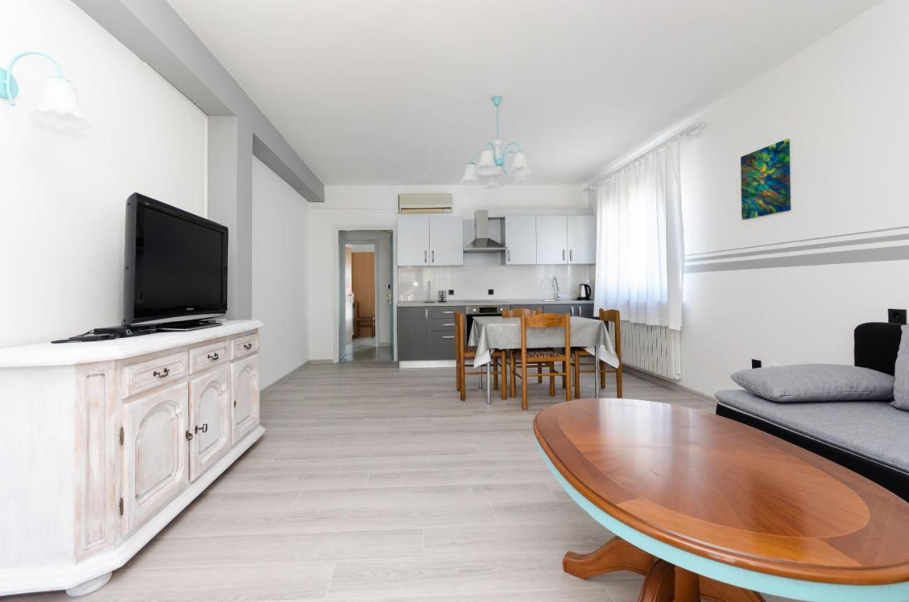 Apartments Slavica R Banjol Extérieur photo