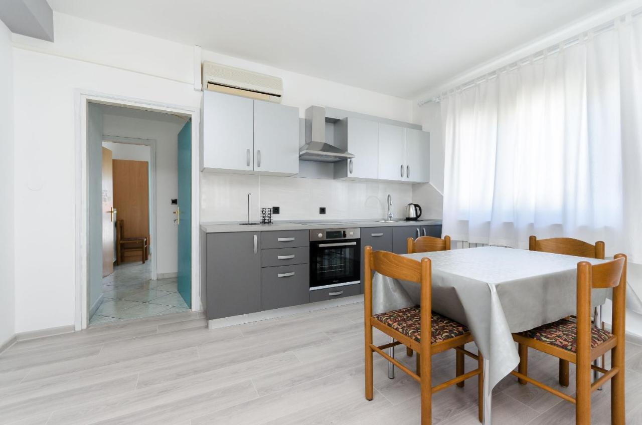 Apartments Slavica R Banjol Extérieur photo