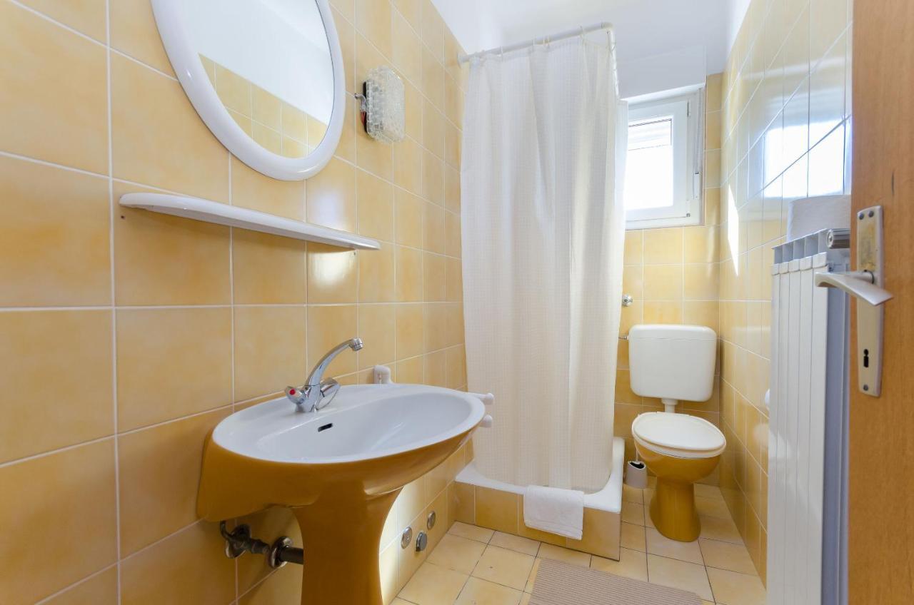 Apartments Slavica R Banjol Extérieur photo