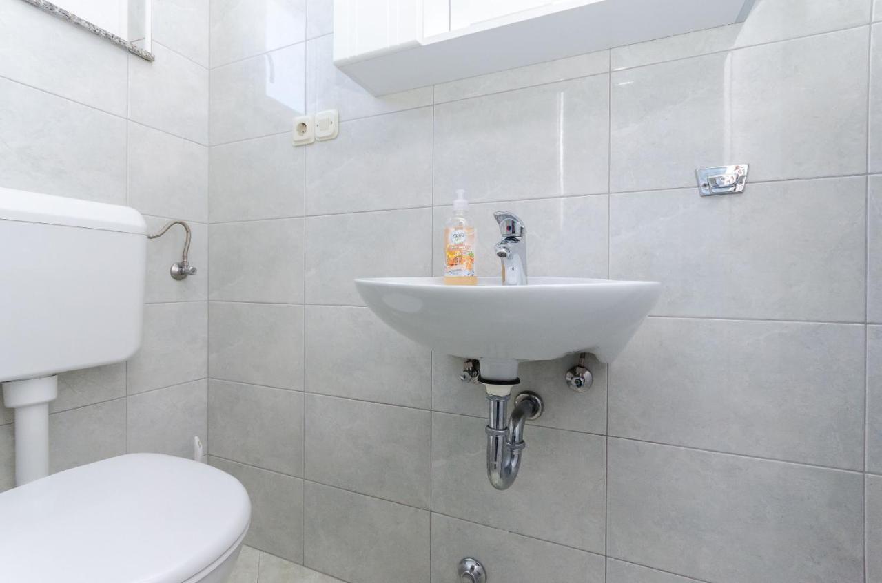 Apartments Slavica R Banjol Extérieur photo